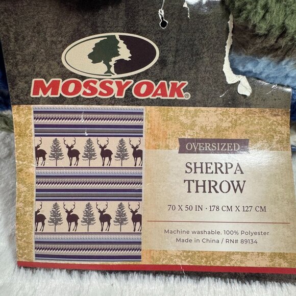 Mossy Oak Sherpa Throw Blanket 50x70 Deer Buck Carrying Strap Camping - Picture 4 of 7